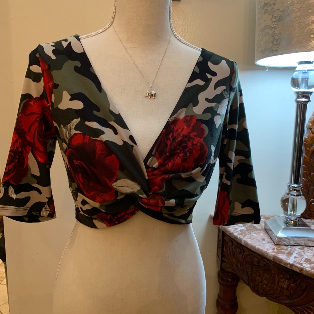 Floral crop top half sleeve